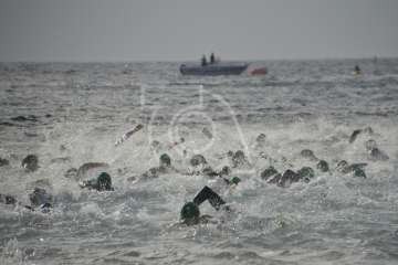 Ricardo Hernández y Raquel Aróstegui ganan con autoridad el XXVII Triatlón de Salinetas (Foto TA)